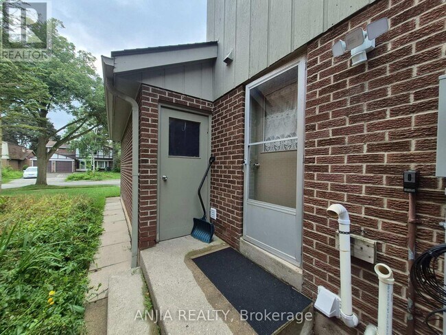 Photo - 132 Heatherside Dr