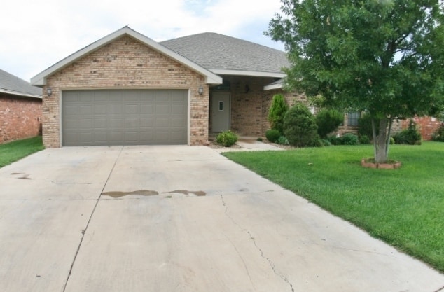 Building Photo - Wow 4 Big Bedrooms, Pets Welcome, Great Location.