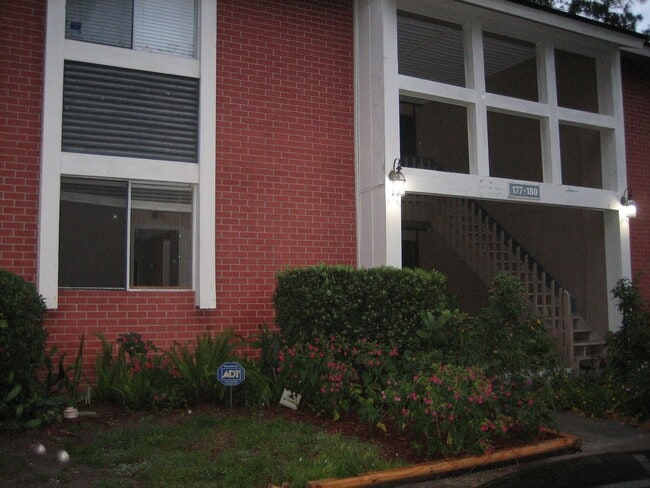 Building Photo - 1 Bed 1 Bath Condo