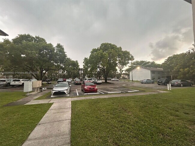 Building Photo - 394 N Laurel Dr Unit 303 Rental