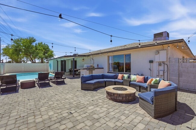 Building Photo - Scottsdale Oasis Ready for July move-in!
