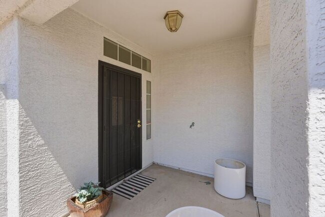 Photo - 4 Bed 2 Bath House with a pool!