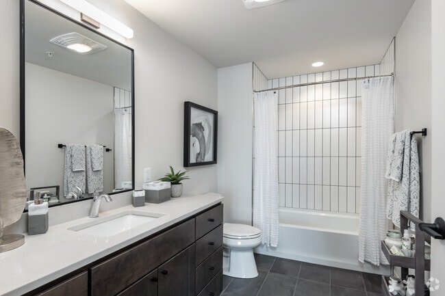 2BR, 2BA - 1,040SF