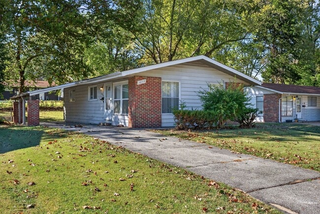 Building Photo - 3 Bedroom Ranch Style Home In Dellwood