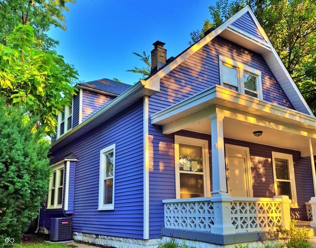 Photo - 1820 Singleton St