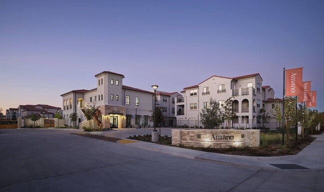 Building Photo - Amano