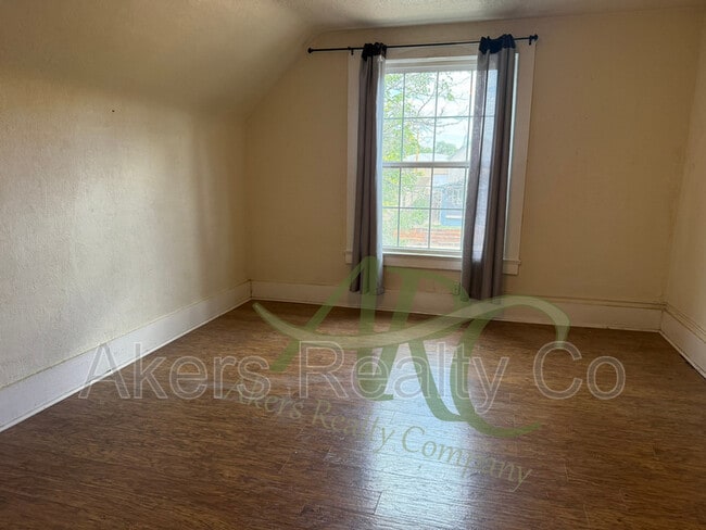 Photo - 518 W 9th St