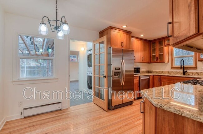 Photo - 1252 NW Milwaukee Ave