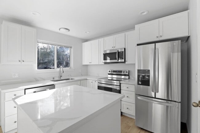 1299 Russell Dr