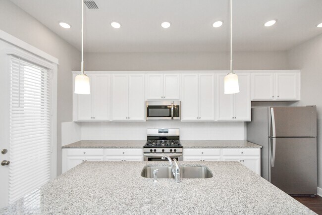 Photo - 708 Strawberry Pines Ct