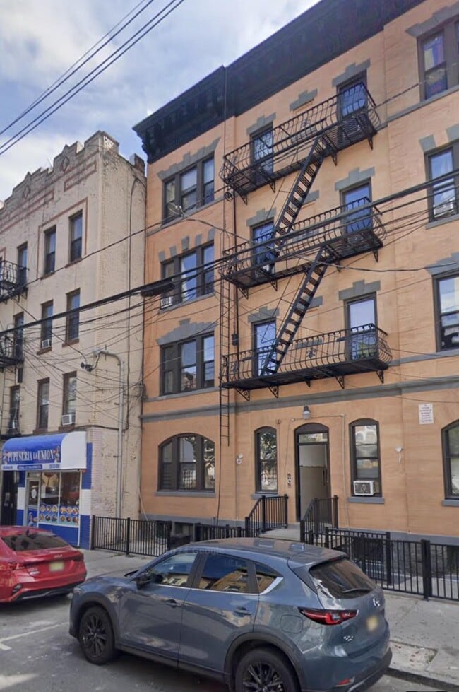 Building Photo - 5704 Hudson Ave Unit 4 Rental
