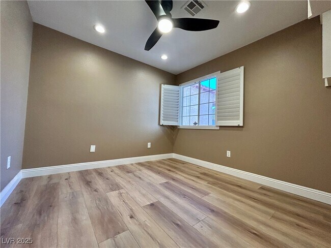 Building Photo - 2925 Wigwam Pkwy Unit 423