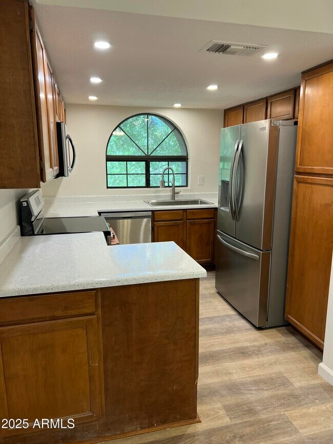 Photo - 925 N College Ave Unidad E217