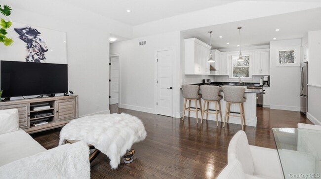 Photo - 420 Maple Ave S