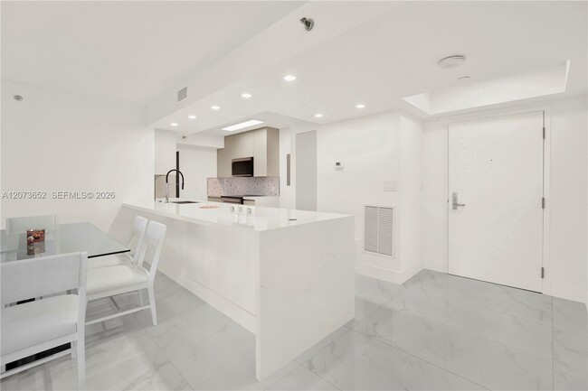 Photo - 5757 Collins Ave Unit 507