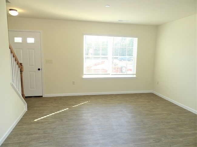 Photo - 852 Byler Cir