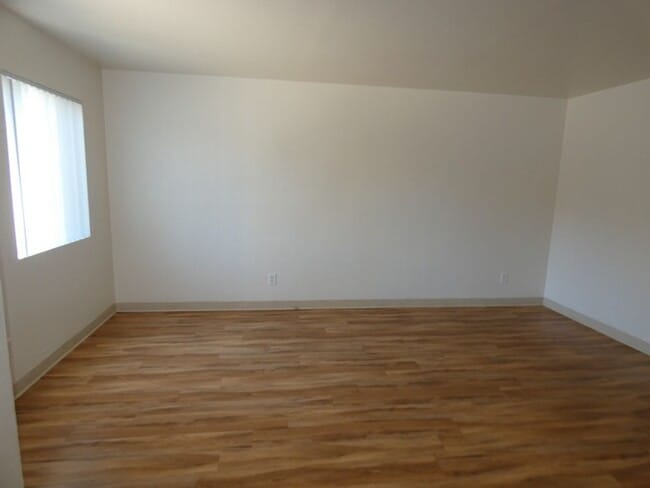 Photo - Oakwood Village Apartments Unit Boo1025-2 bdrm downstairs