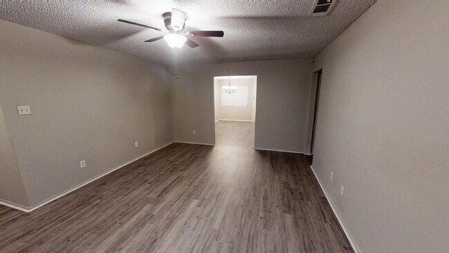 Photo - 2302 Traverse Dr