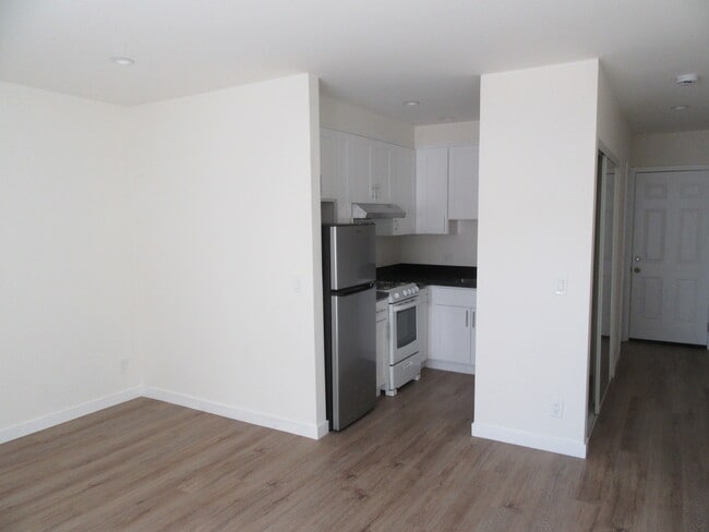 Building Photo - 3008 S West View St Unit 3008.25