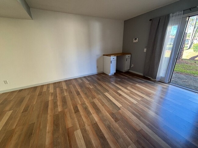 Photo - FOR RENT
