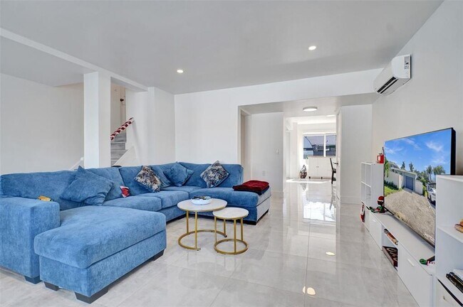 Photo - 1904 SW 28th St Unidad 1904