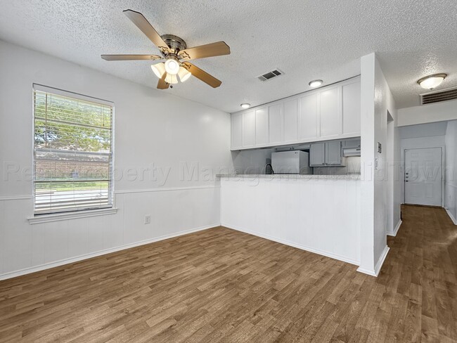 Photo - 536 Guerin Dr
