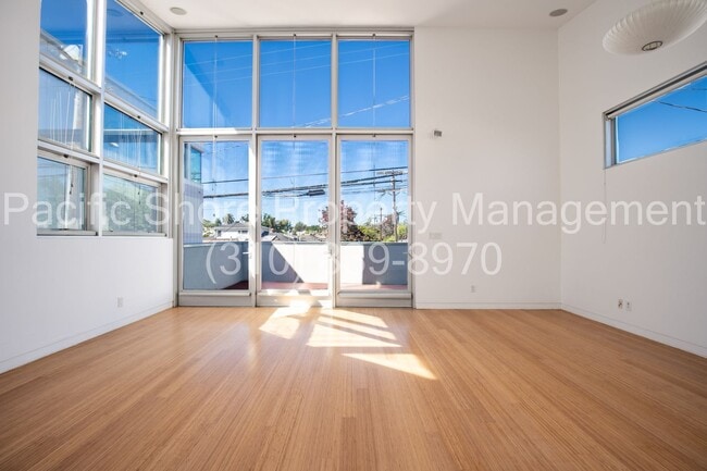 Building Photo - 543 Rose Ave Unit 545