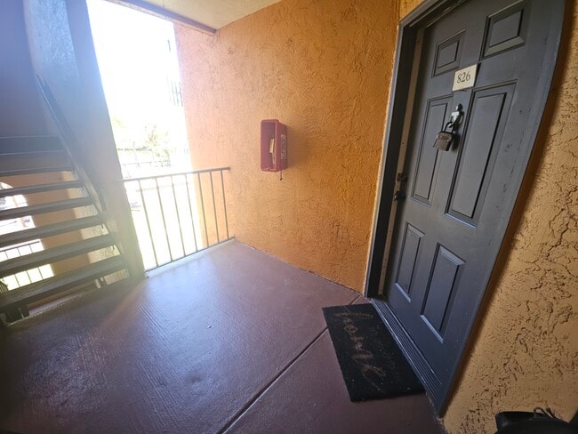 Photo - 4658 Commander Dr Unidad 826