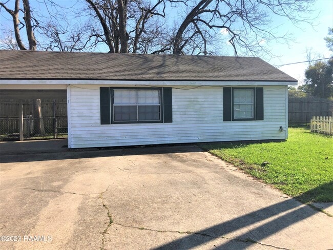 Building Photo - 706 Picard Rd Rental