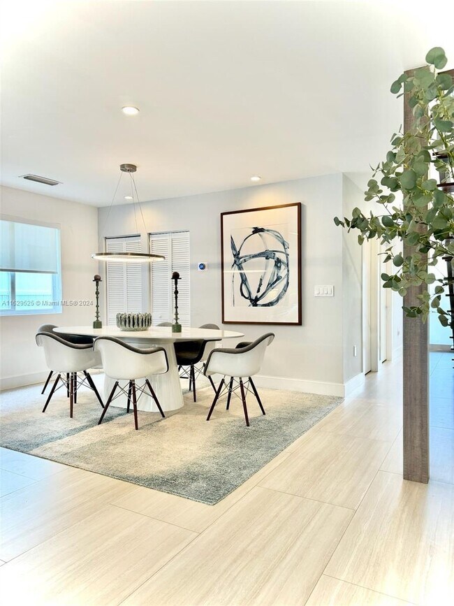 1176 SW 22nd Ter