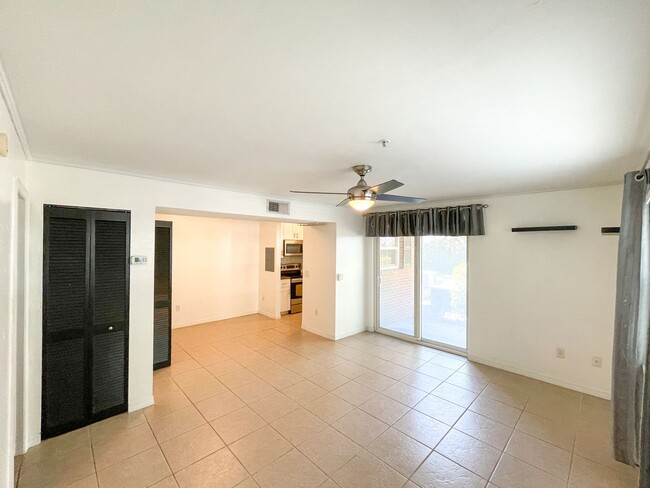 Photo - Campus Edge #103