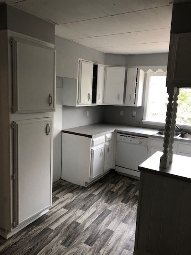 Photo - 113 19th Ave NW