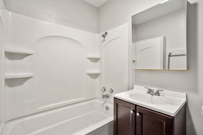 Building Photo - 209 Appleton St Unit Lower