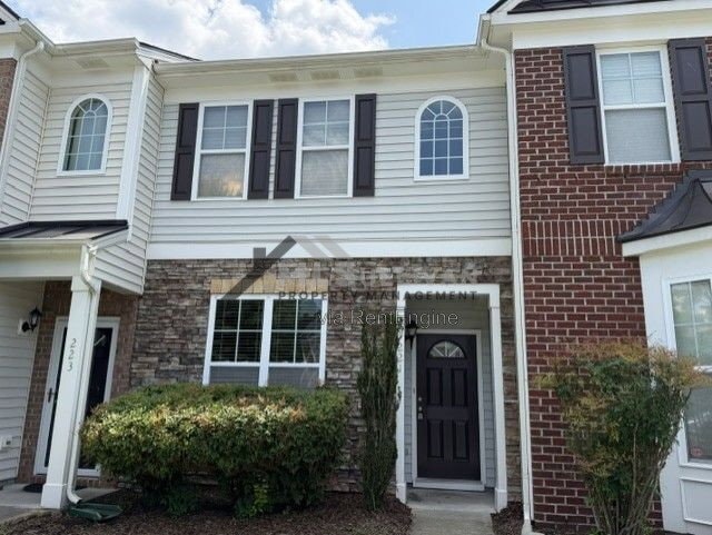 Building Photo - 100 Stratford Lakes Dr