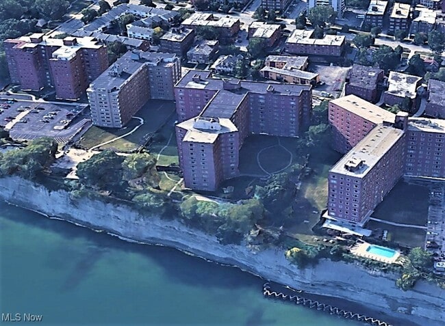 Photo - 11820 Edgewater Dr Unit 103