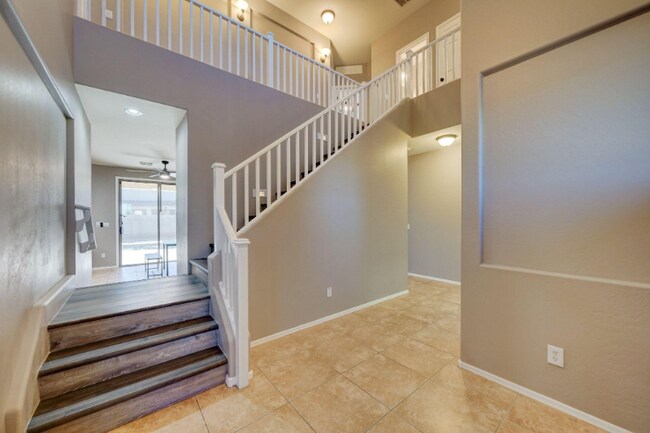 Photo - 10223 W Raymond St