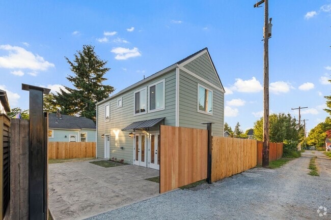 Building Photo - Brand New Two Bedroom Home Built in Highla...
