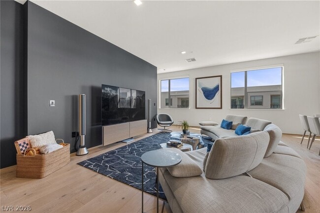 Photo - 8475 Michael Cherry Ave Unidad 420