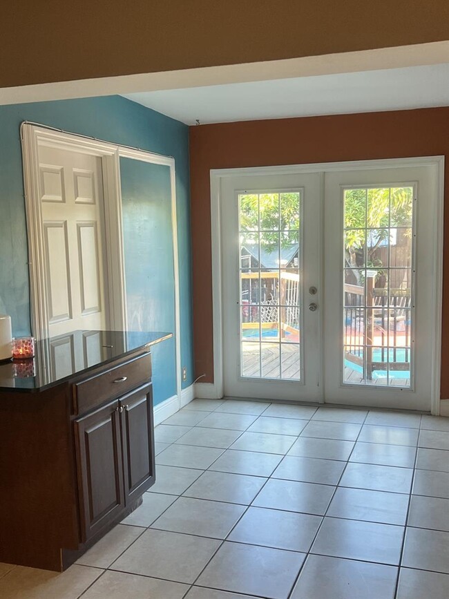 Photo - 31 NE 56th St