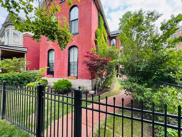 11 Whitney Pl Unit 2