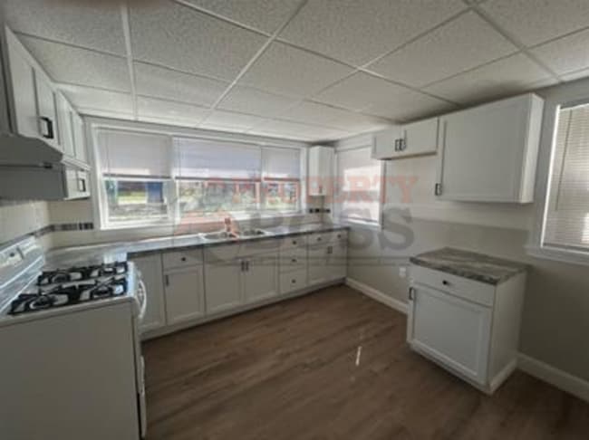 Photo - 1350 Van Buren St