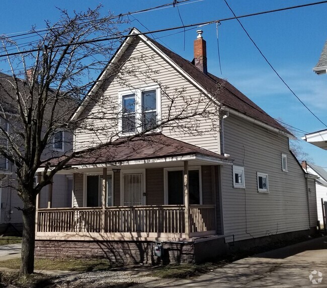 Building Photo - Old Brooklyn - 4 Bedroom Single Family Home