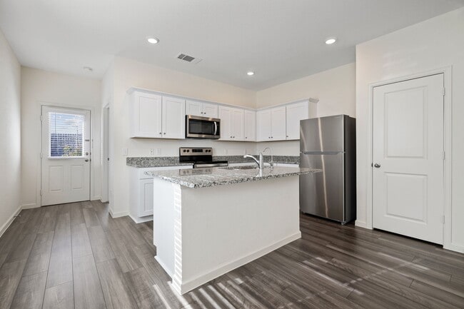 Photo - 614 Edge Lake Ct