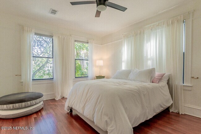 Photo - 1838 Silver St