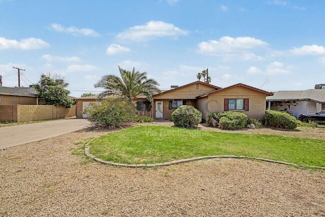 Building Photo - 1531 W 7th St