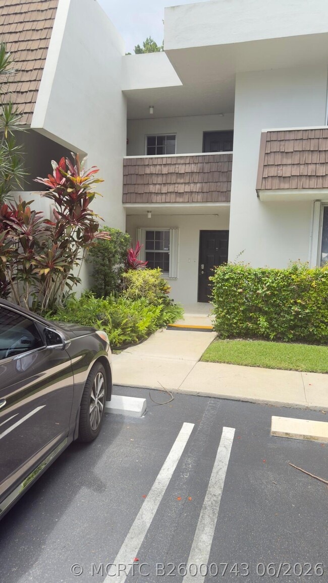 Building Photo - 4031 N Cypress Dr Unit 101