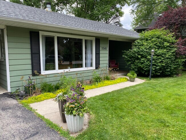 Photo - 2048 Old Glenview Rd House