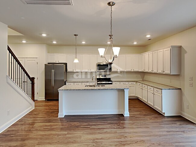 Photo - 1357 Lomond Dr