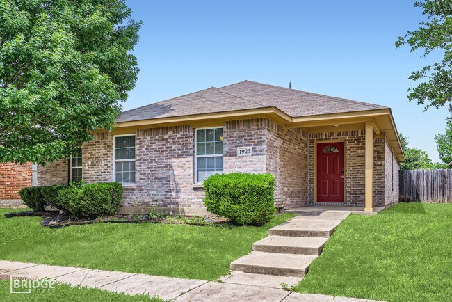 Photo - 1925 Cross Oaks Dr Casa