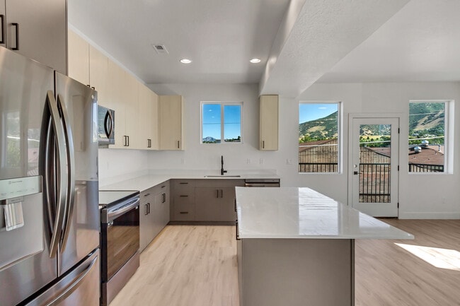 Photo - 5913 Wasatch Dr